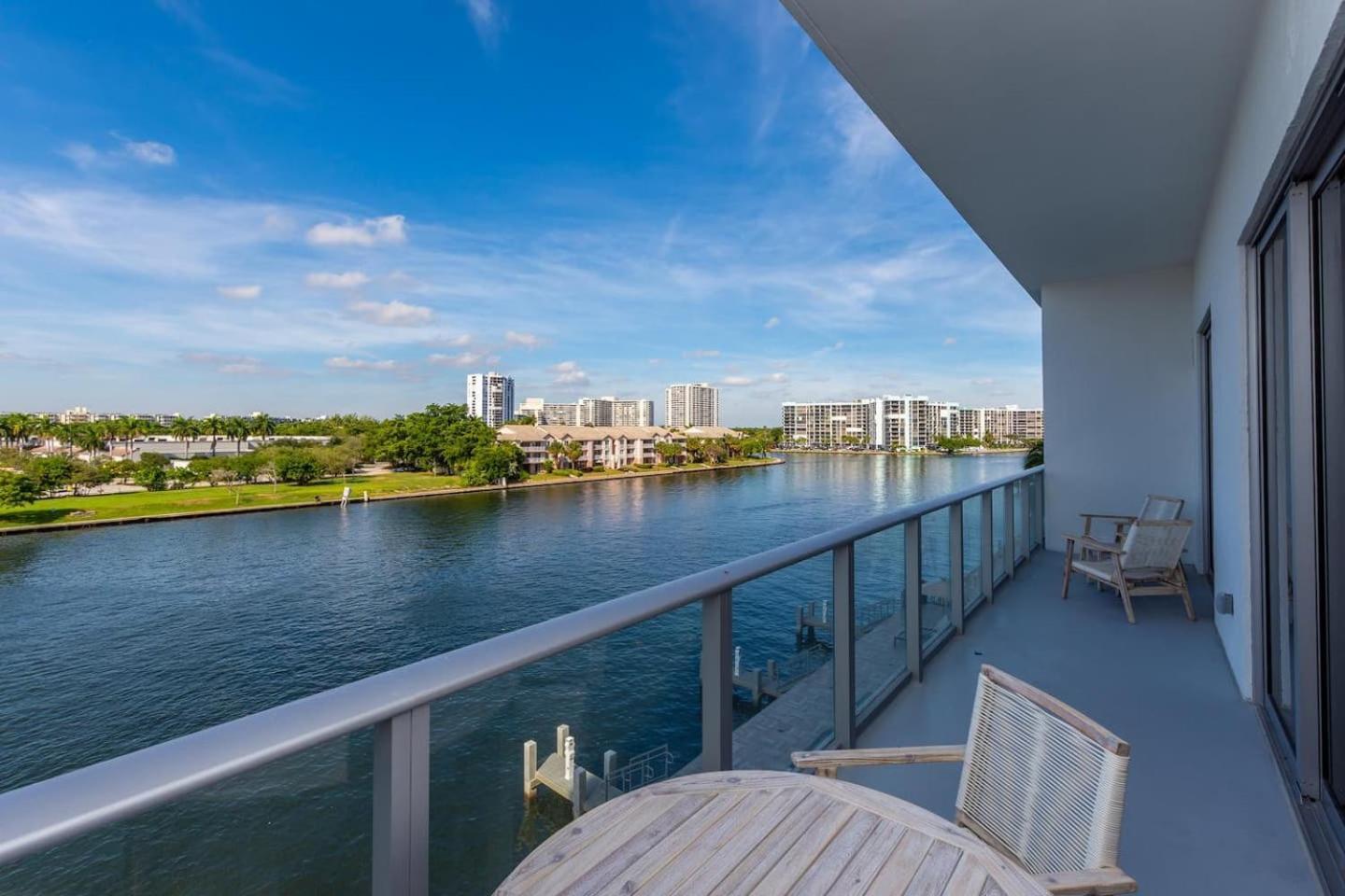 Amazing Apartments At H Beach House Голливуд Экстерьер фото