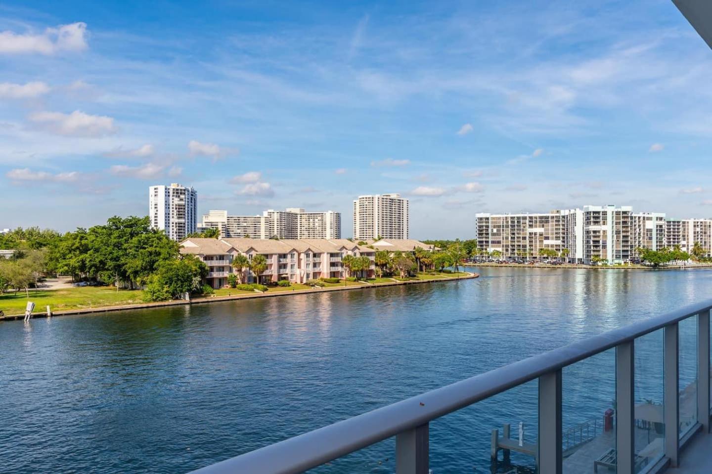 Amazing Apartments At H Beach House Голливуд Экстерьер фото