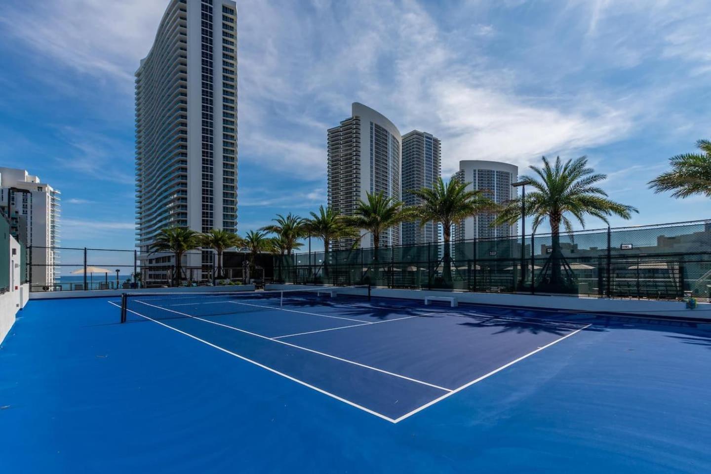 Amazing Apartments At H Beach House Голливуд Экстерьер фото