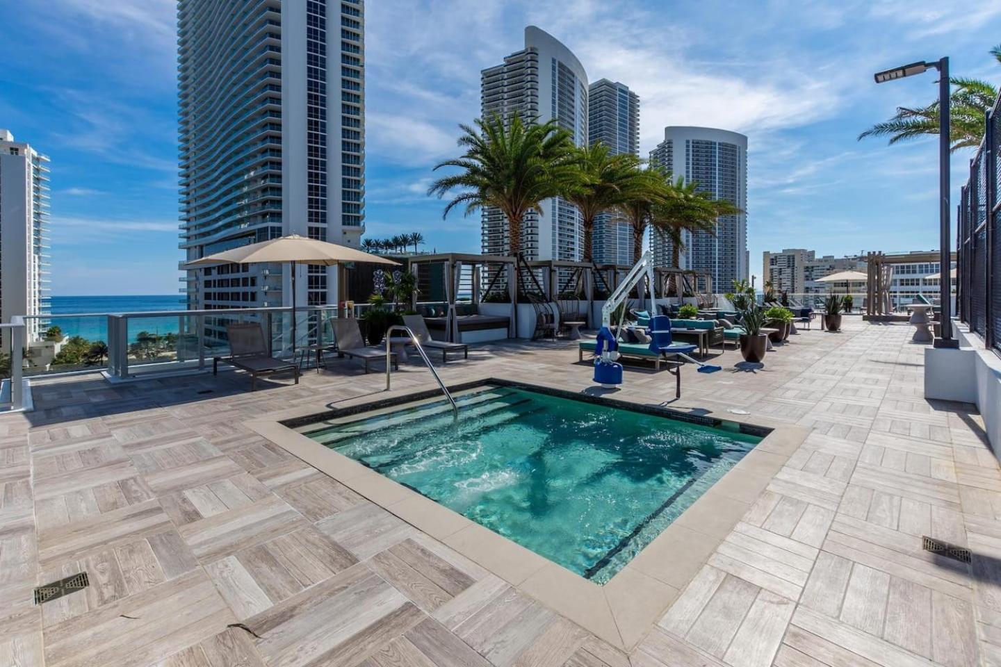 Amazing Apartments At H Beach House Голливуд Экстерьер фото