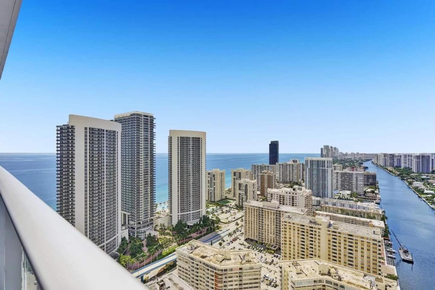 Amazing Apartments At H Beach House Голливуд Экстерьер фото