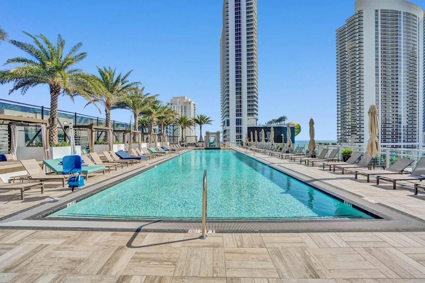 Amazing Apartments At H Beach House Голливуд Экстерьер фото