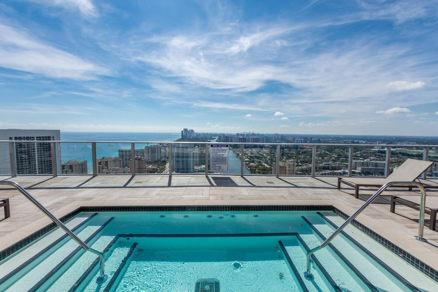 Amazing Apartments At H Beach House Голливуд Экстерьер фото