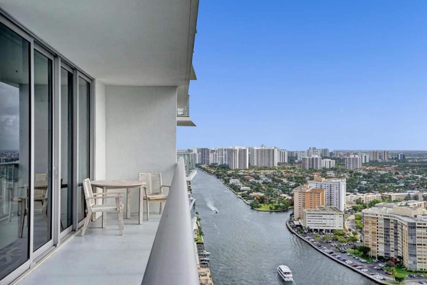 Amazing Apartments At H Beach House Голливуд Экстерьер фото